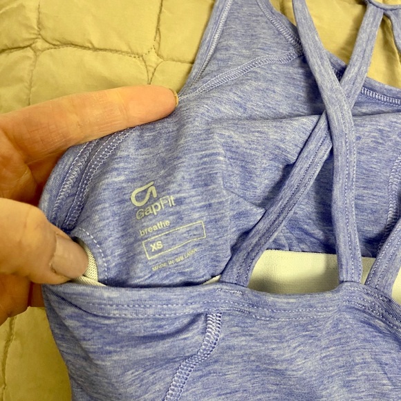 GapFit Women’s Breathe Tank - Picture 3 of 4
